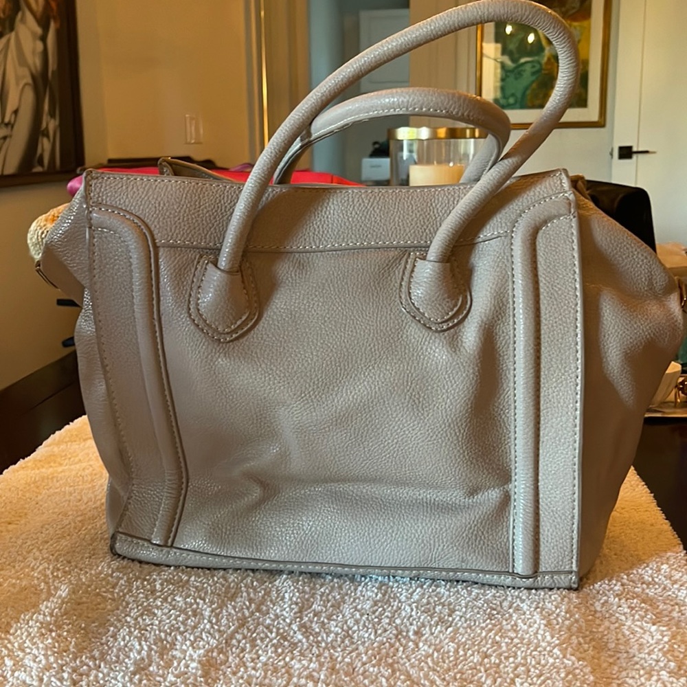 Tan tote